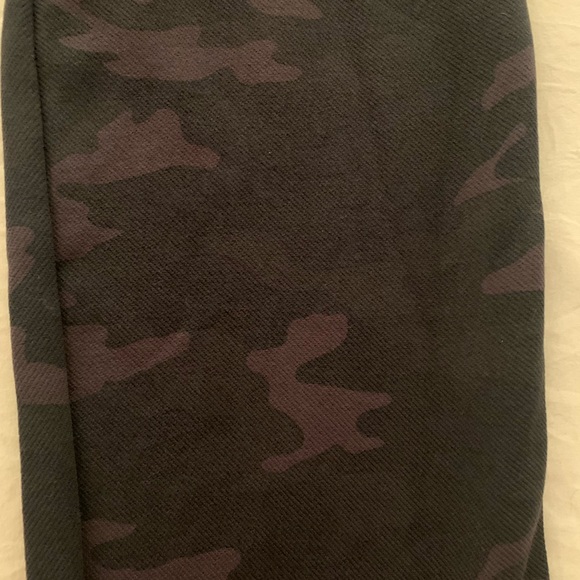 High Waisted Camo Workout Pants - Picture 2 of 4